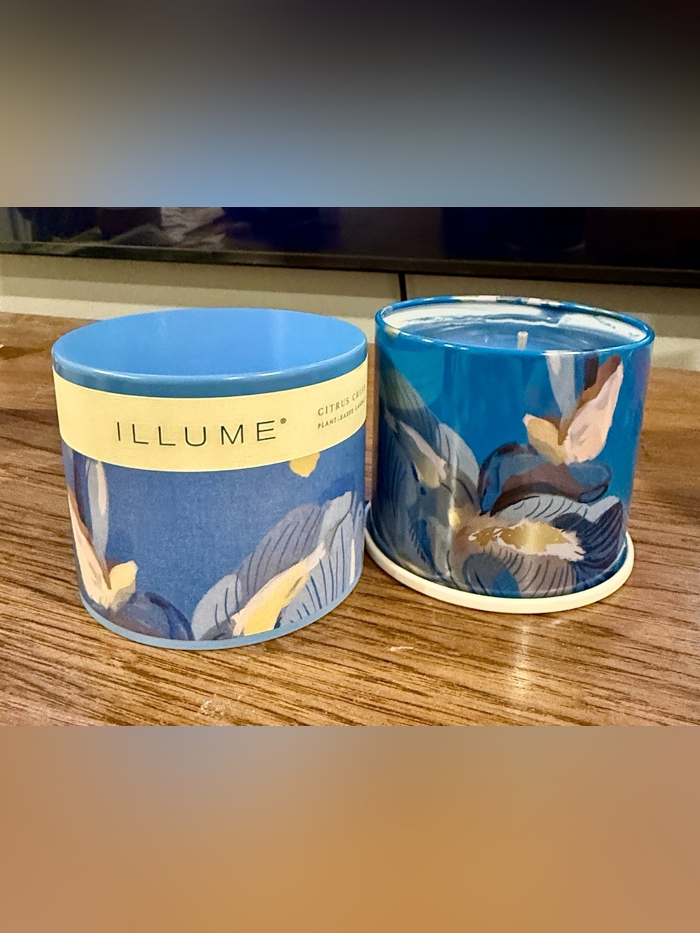Illume Citrus Crush Voluspa Blue Floral Decorative Candle Demi Tin and Top - Picture 3 of 8